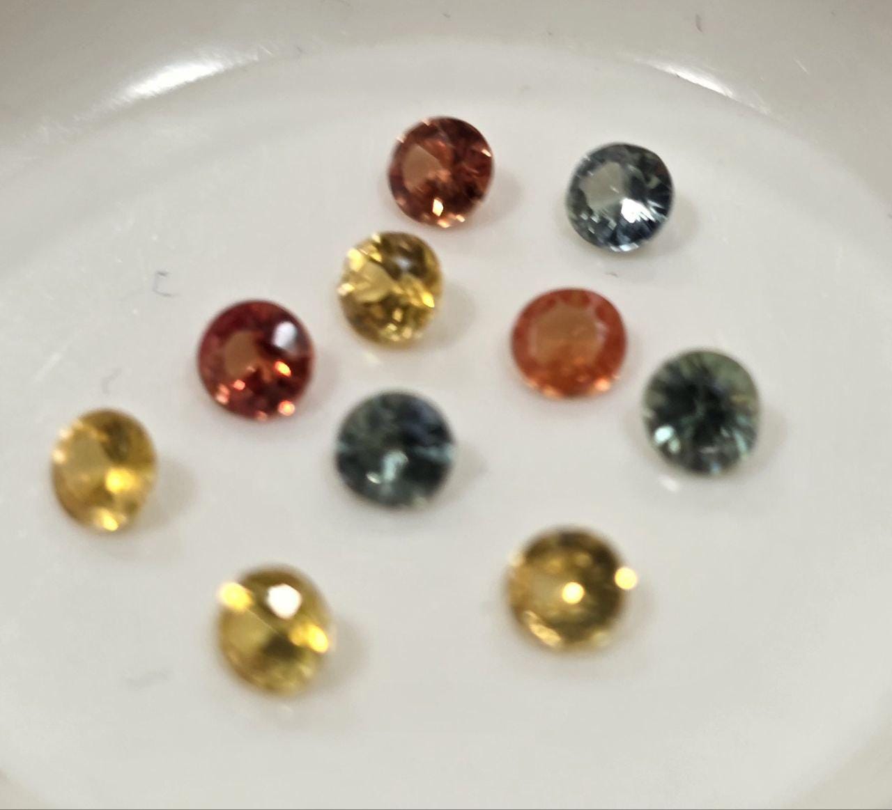 Lot de 10 saphirs multicolores facettés ronds de 3 mm. (10 pièces)
