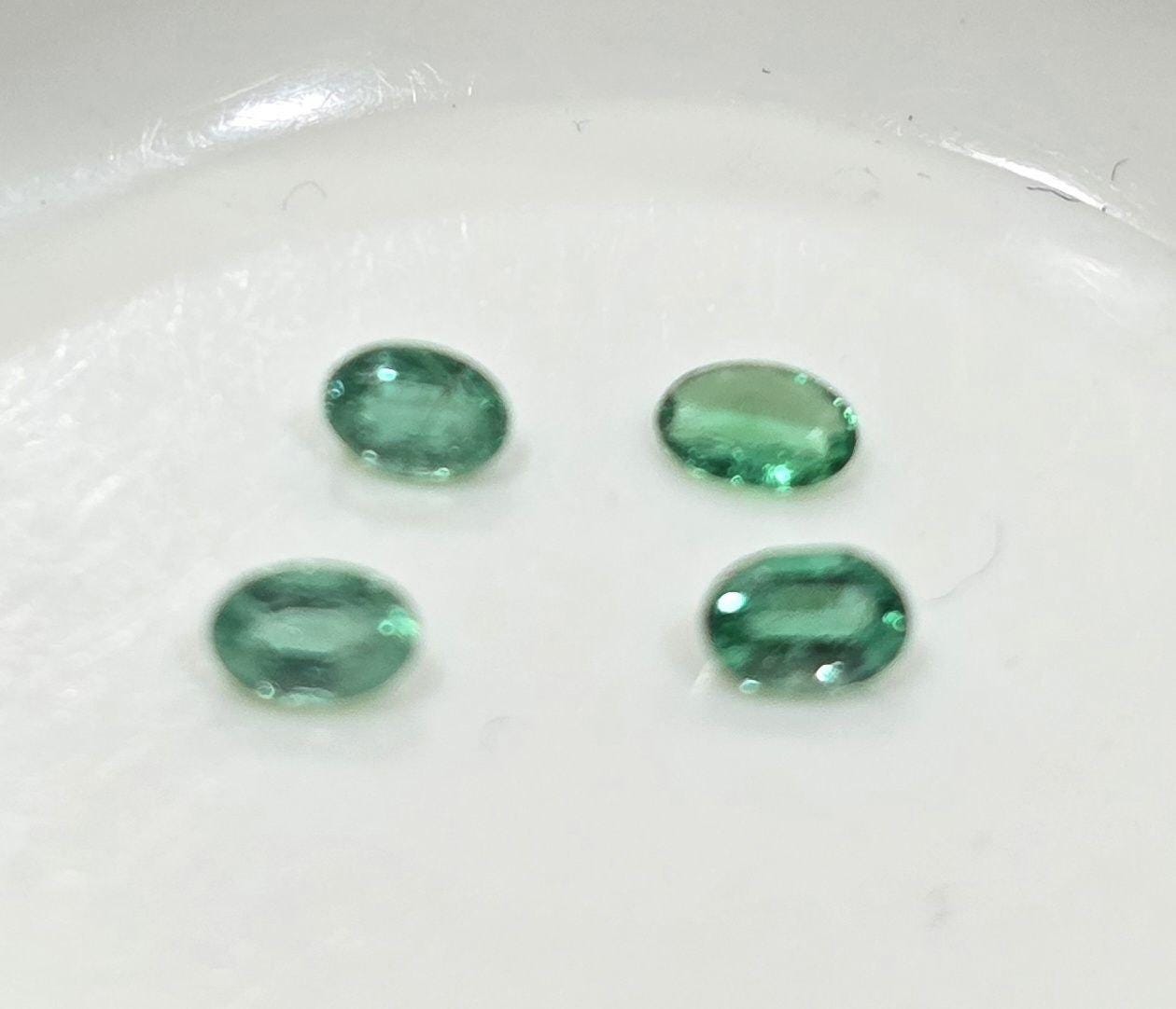 Lote de 4 esmeraldas de 3,5 x 2,5 mm - Esmeraldas diminutas - Piedras preciosas naturales - Lote de esmeraldas africanas