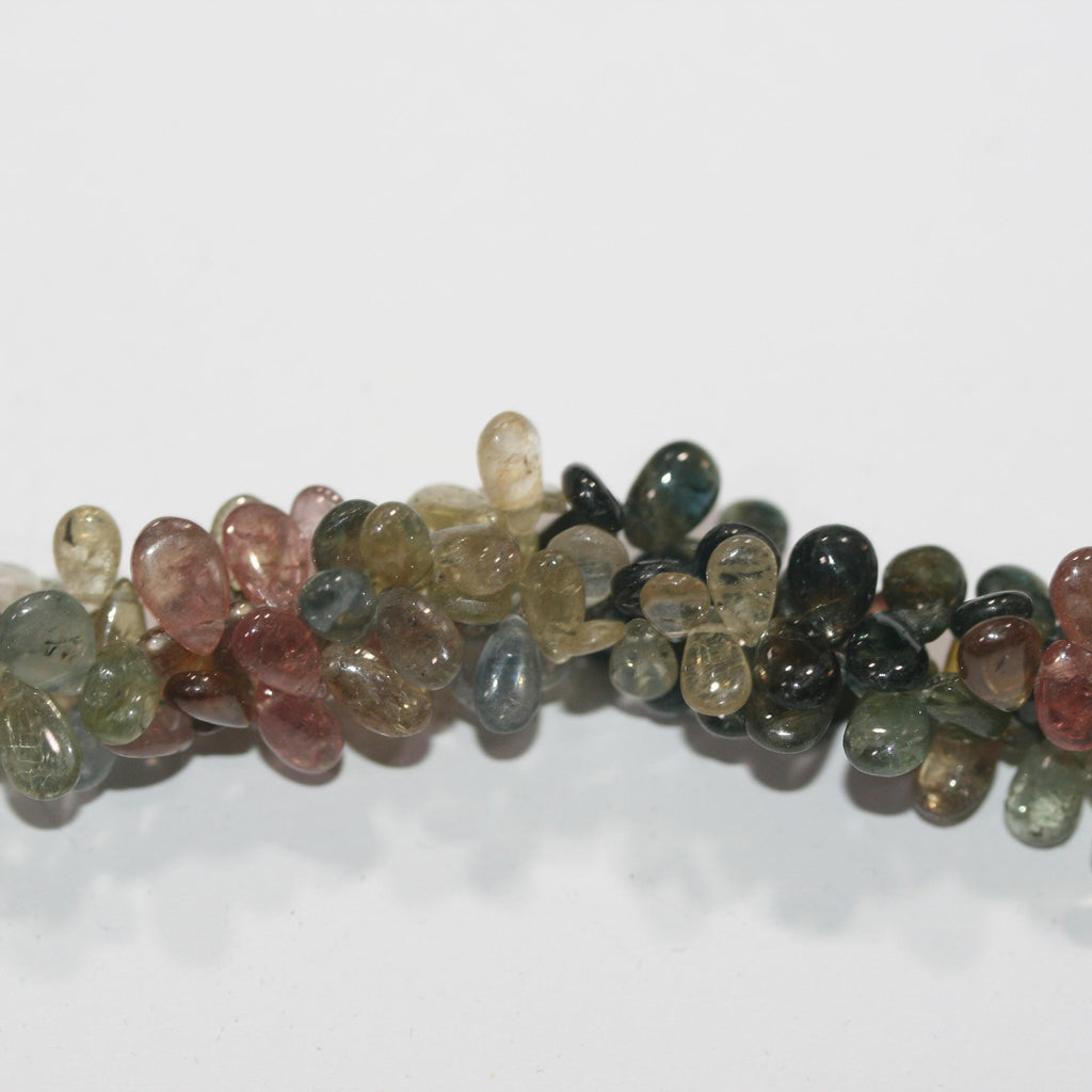 Perles en forme de goutte lisses en saphir multicolore de 8 pouces (8 x 5 mm). Longueur approximative du fil : 20 cm.