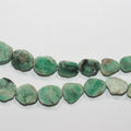 Cuentas planas ovaladas irregulares de esmeralda de 8" (7-12 mm). Aprox. - Hilo de 20 cm. - Artículo 14990