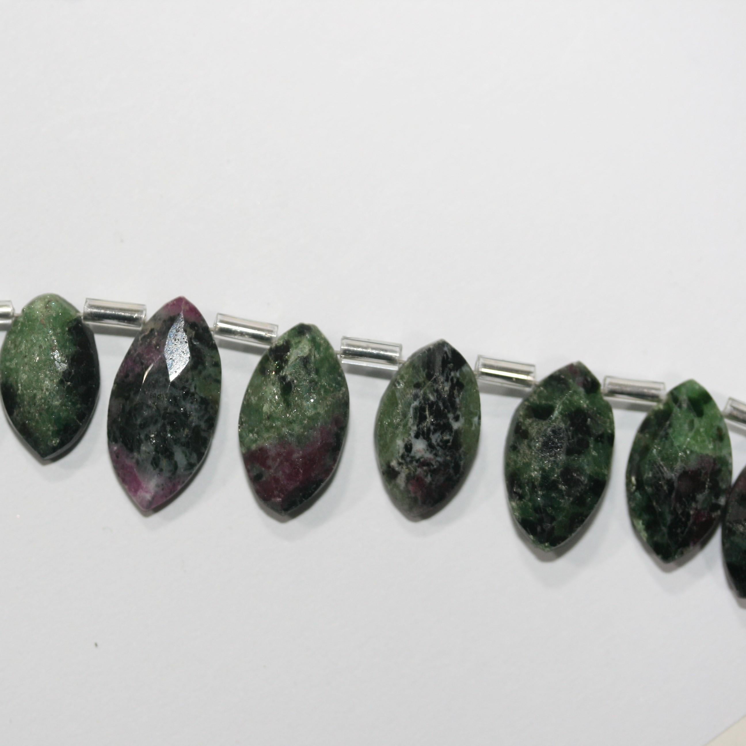 Perles de zoïsite rubis St facettées en forme de marquise, 14 x 7 mm, 8 pouces (20 cm) - Fil de 20 cm - Article n° 15017