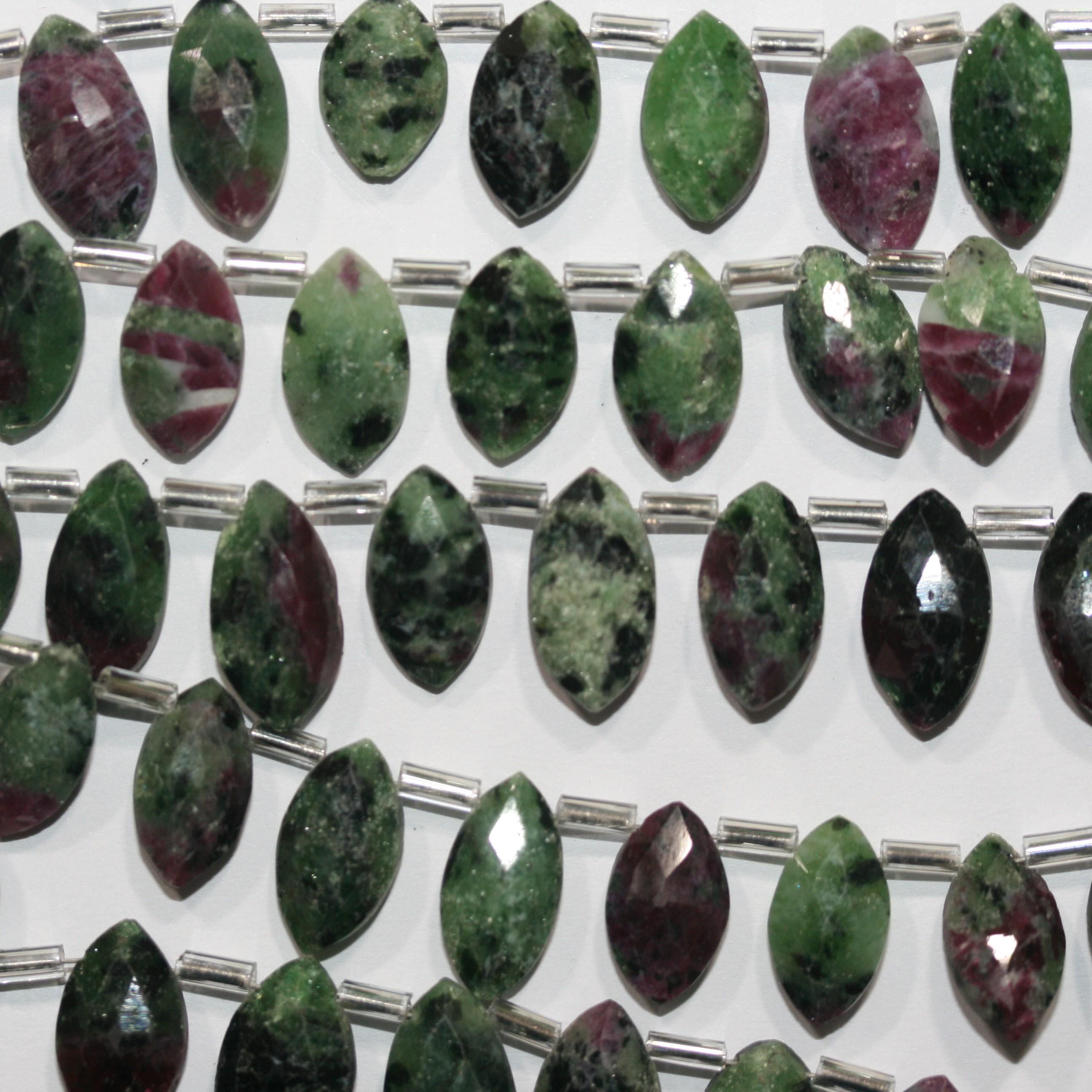 Perles de zoïsite rubis St facettées en forme de marquise, 14 x 7 mm, 8 pouces (20 cm) - Fil de 20 cm - Article n° 15017