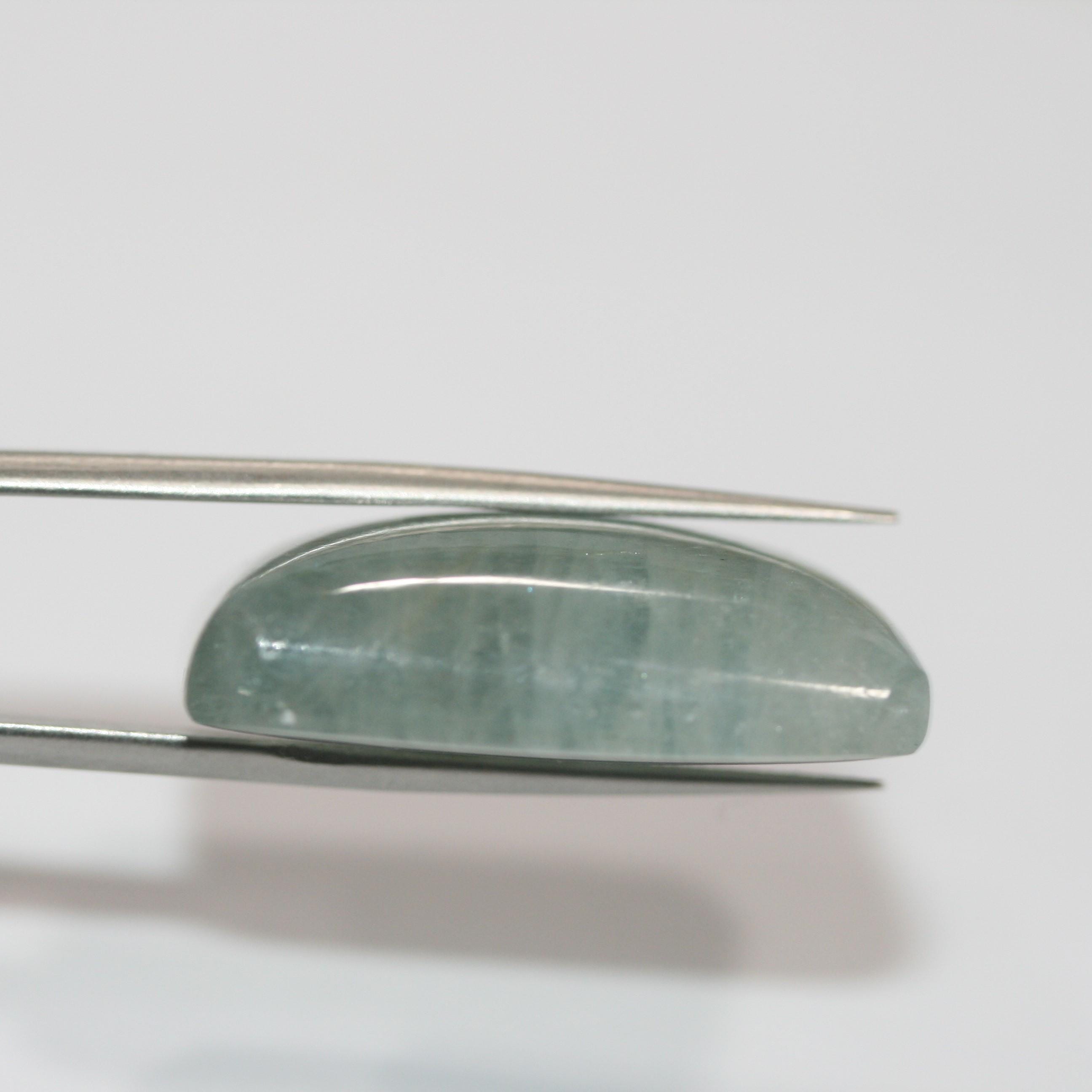 Cabochon rectangulaire lisse en aigue-marine 30 x 25 mm (72,45 ct)