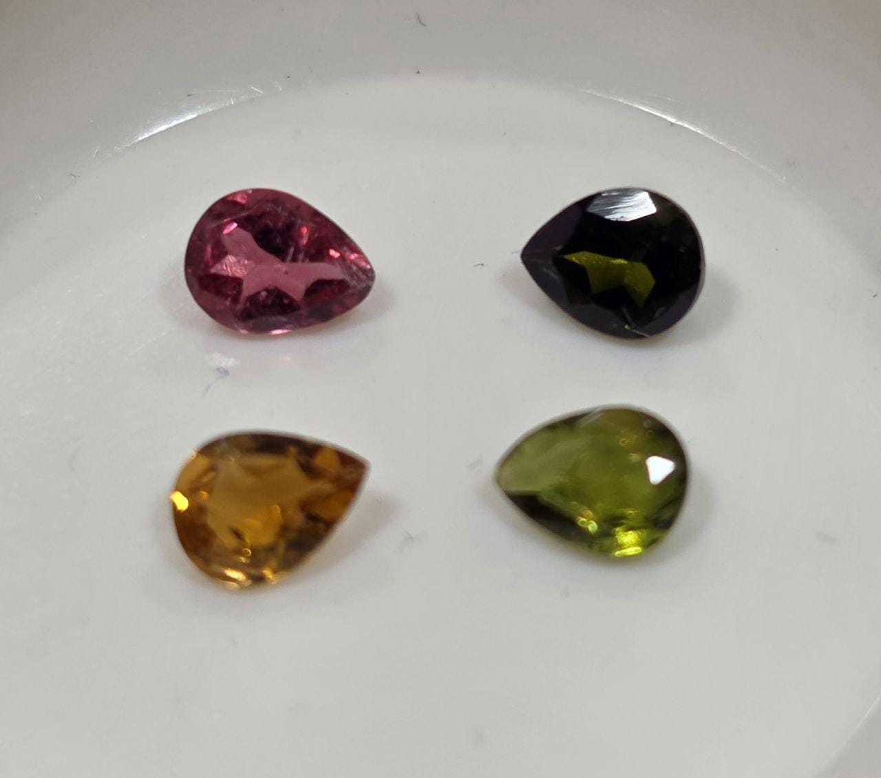 Lot de tourmalines multicolores à facettes en forme de goutte 5x4mm (4 pièces) - Pierres précieuses en vrac - Prix de gros - Gemmes naturelles