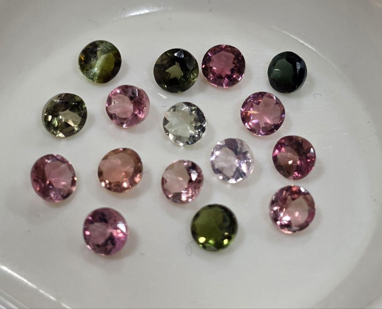 Lot de tourmalines multicolores à facettes rondes de 3 à 3,2 mm (16 pièces) - Pierres précieuses naturelles
