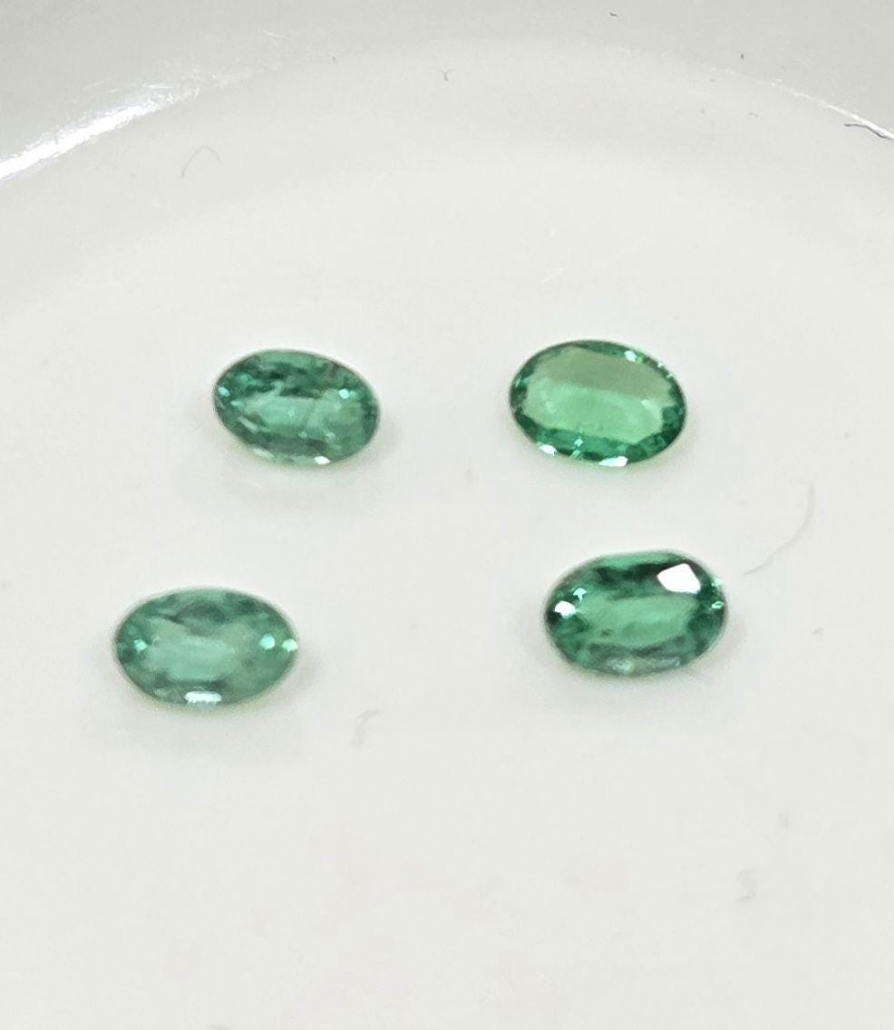 Lote de 4 esmeraldas de 3,5 x 2,5 mm - Esmeraldas diminutas - Piedras preciosas naturales - Lote de esmeraldas africanas