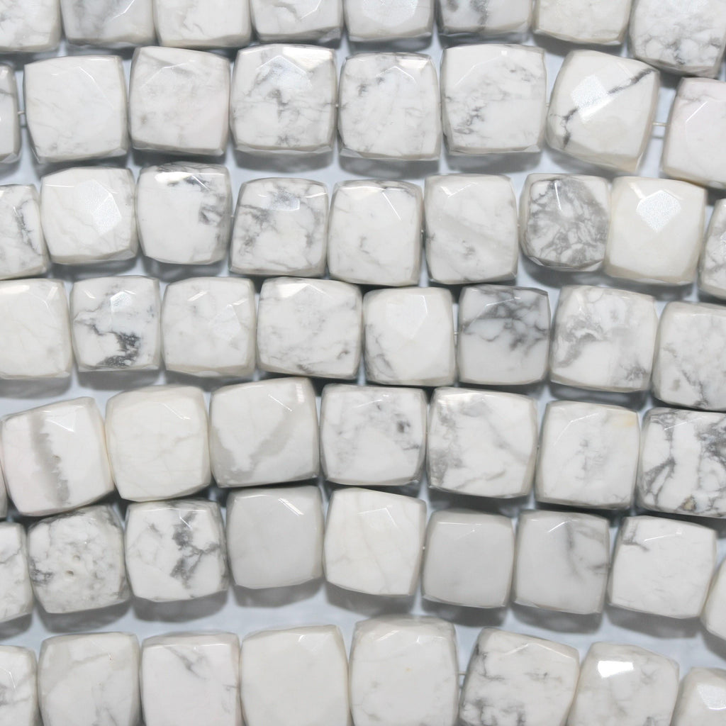 Cuentas cúbicas facetadas de howlita blanca de 40 cm, 8-9 mm aprox. - Hilo de 40 cm - Artículo 15059