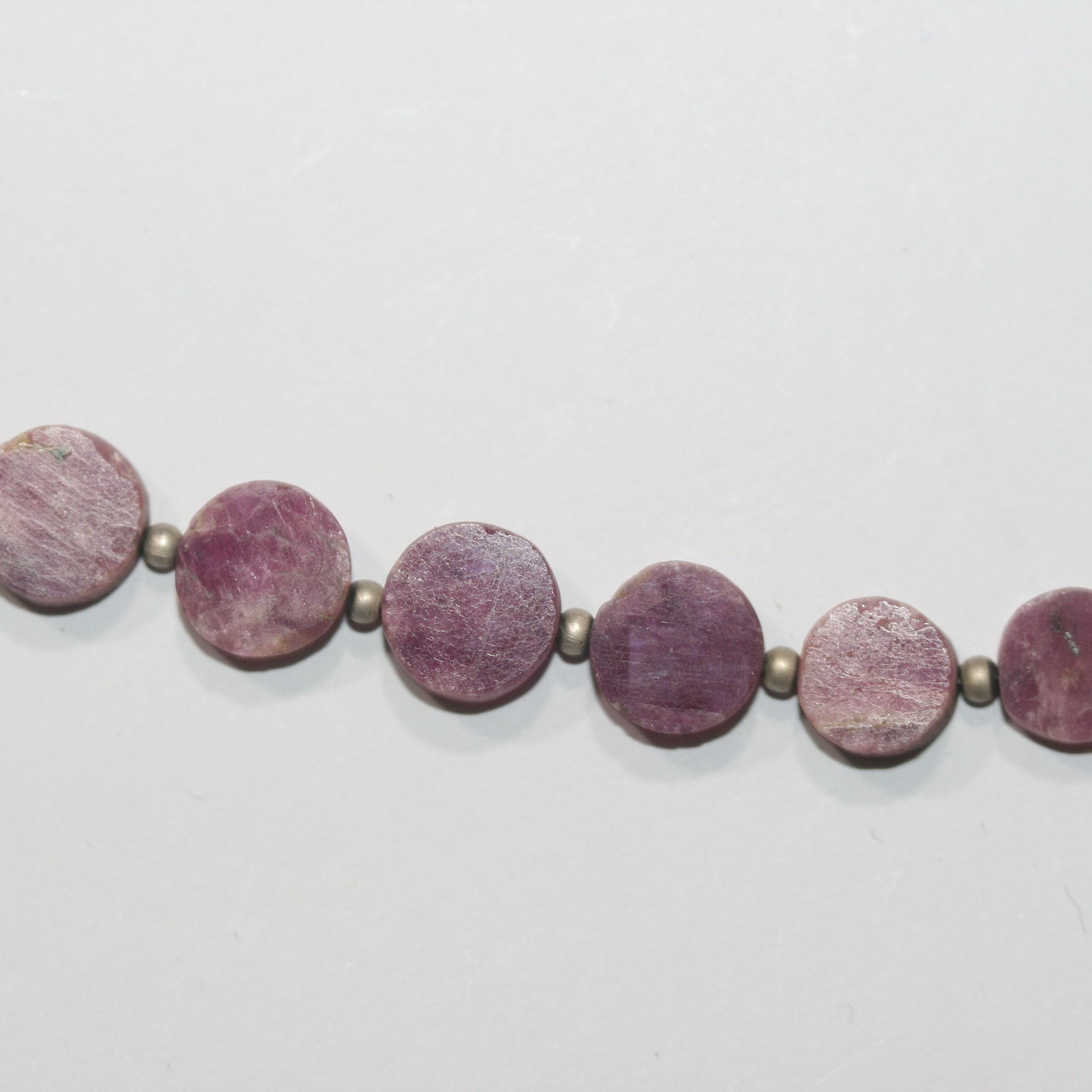 Perles plates lisses en saphir rose de 8 à 9 mm, longueur 20 cm.