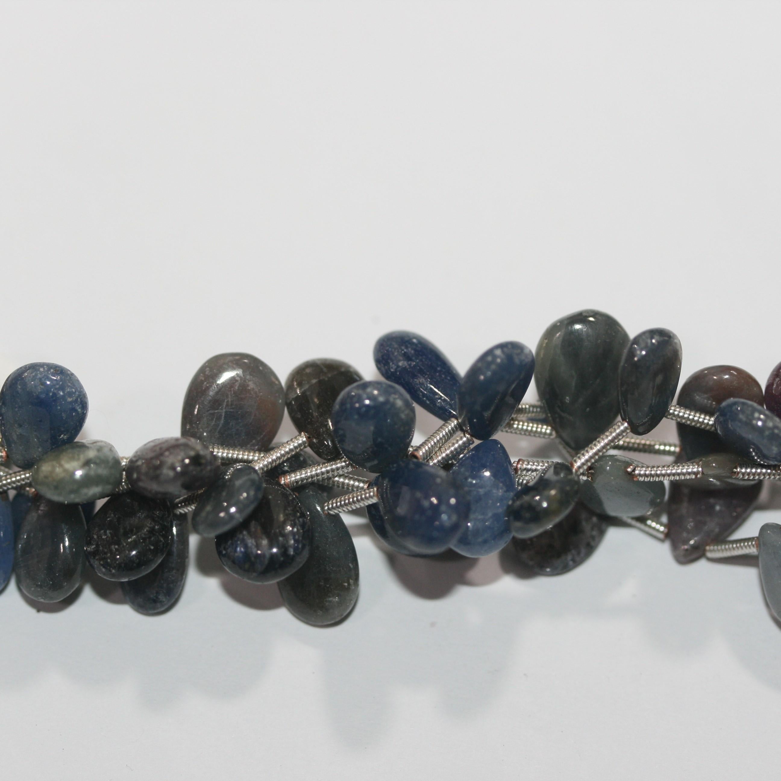 Perles en forme de goutte lisses en saphir multicolore de 8 pouces (11 x 7 mm). Longueur approximative du fil : 20 cm.