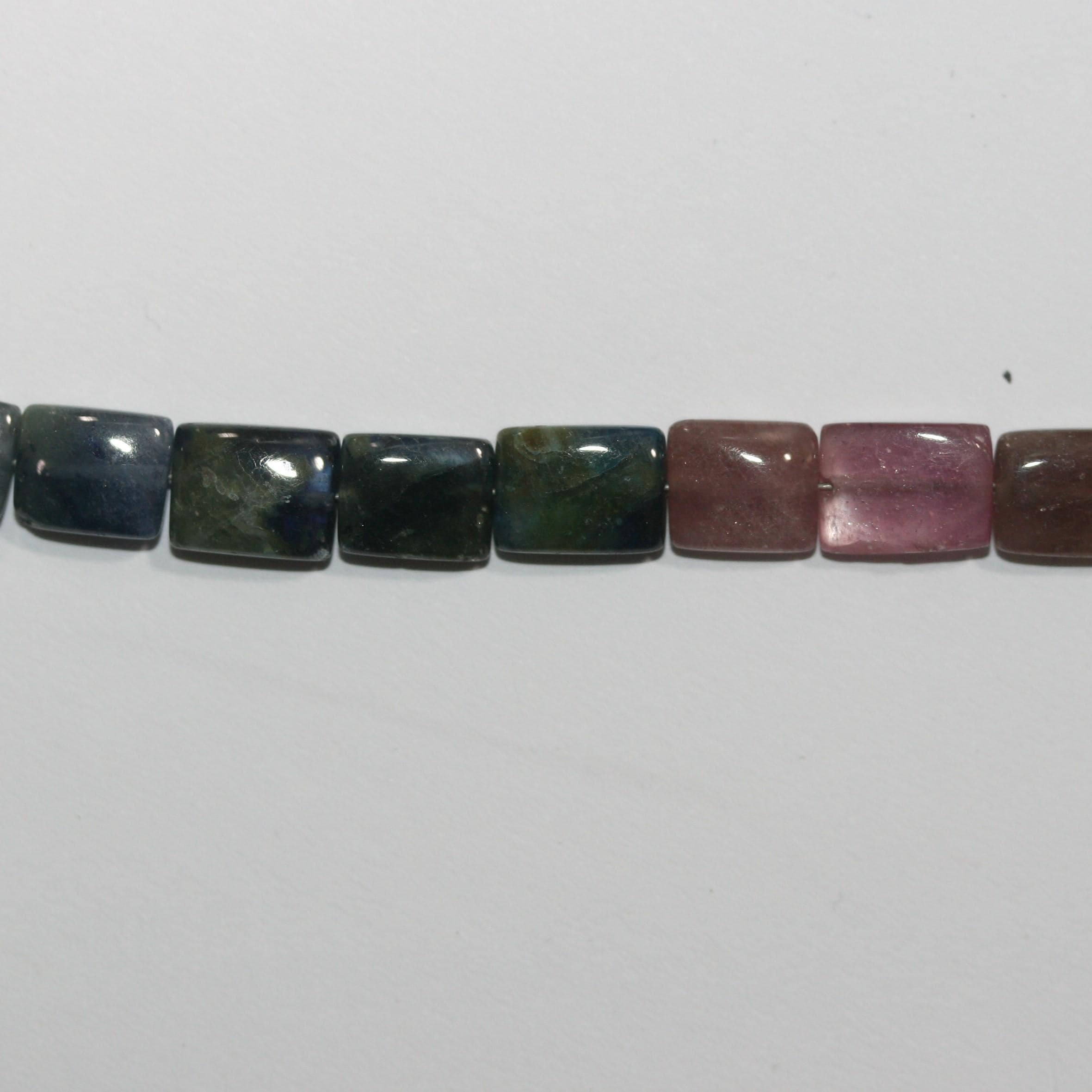 Perles rectangulaires lisses en saphir multicolore de 8 pouces (9 x 6 mm). Longueur approximative : 20 cm.