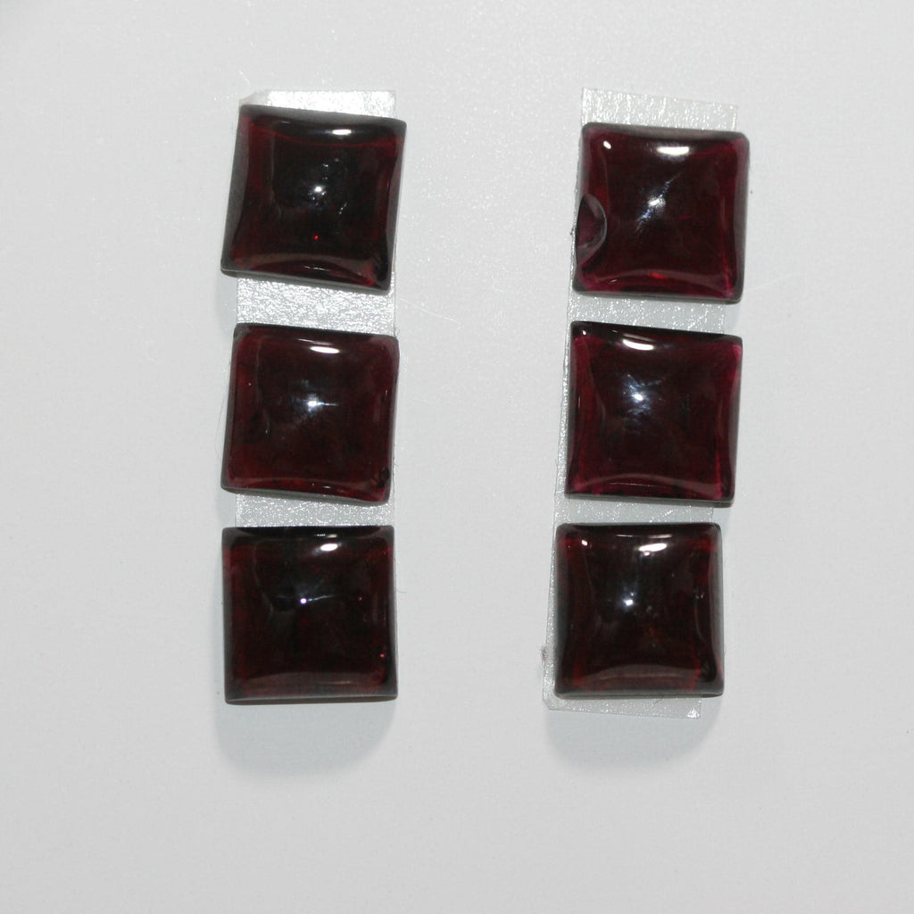 6 cabochons carrés lisses en grenat de 10 mm.-(6 pcs.)