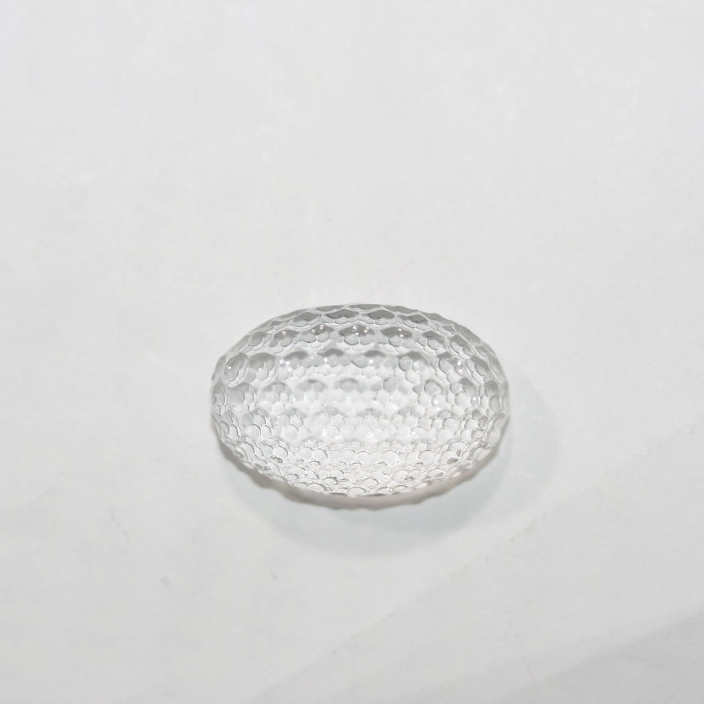 Quartz cristal de roche ovale avec cabochon en nid d'abeille 23,3 x 15 mm. (29,13 ct).